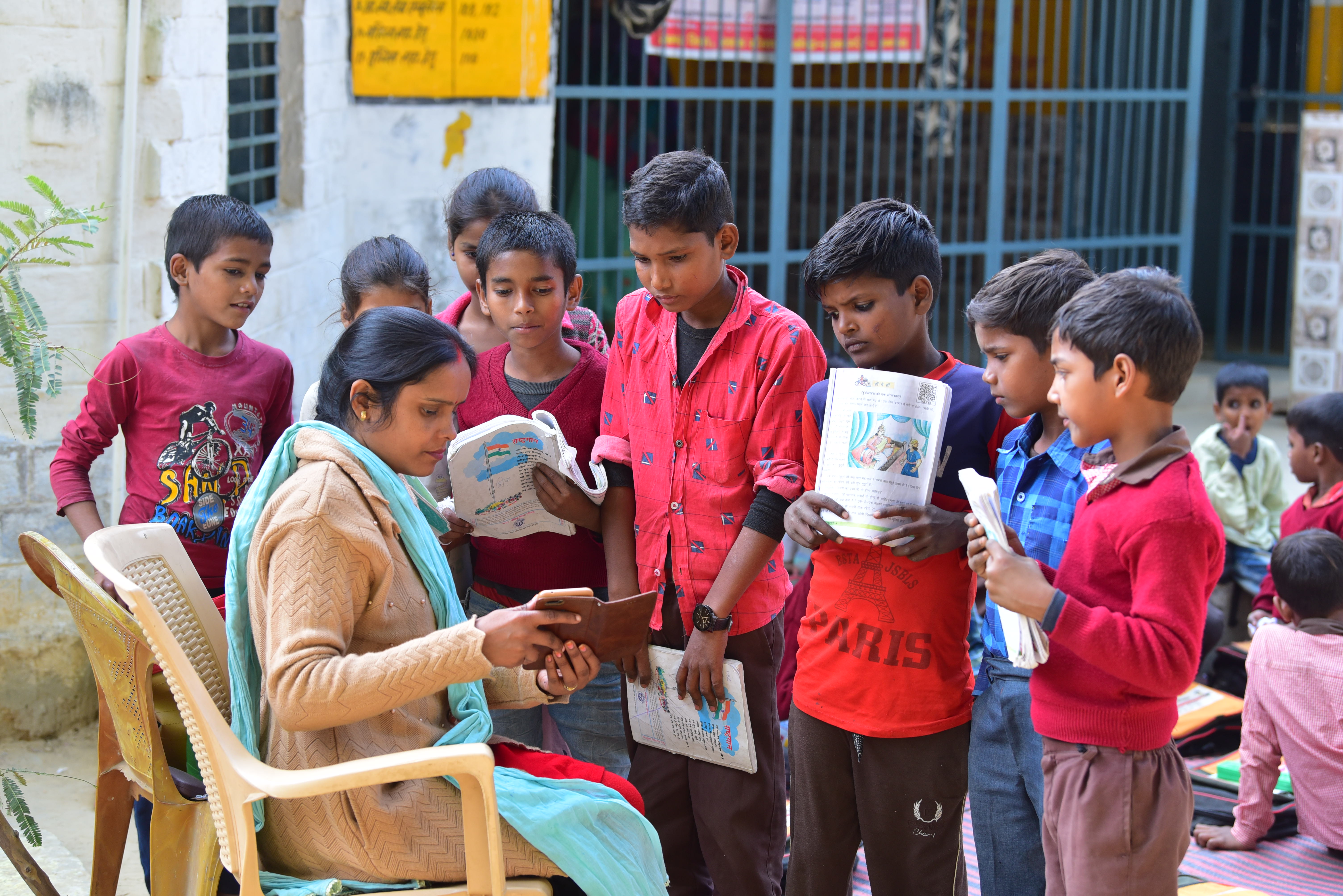Teacher using BharatNet broadband to teach students in school